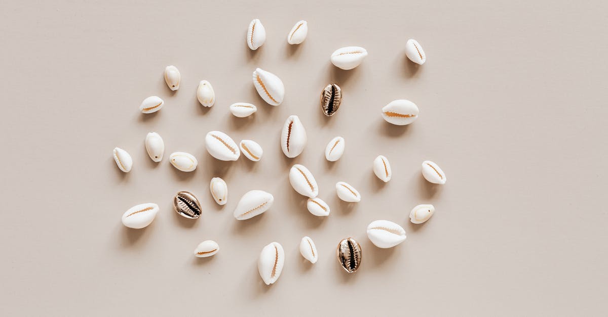 Are lebkuchenherzen made from the same mixture as Lebkuchen? - Composition of different conchs on beige table