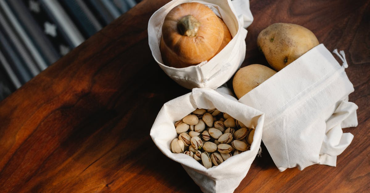 Are roasted nuts nutritionally different from raw nuts? - White sacks with vegetables and nuts