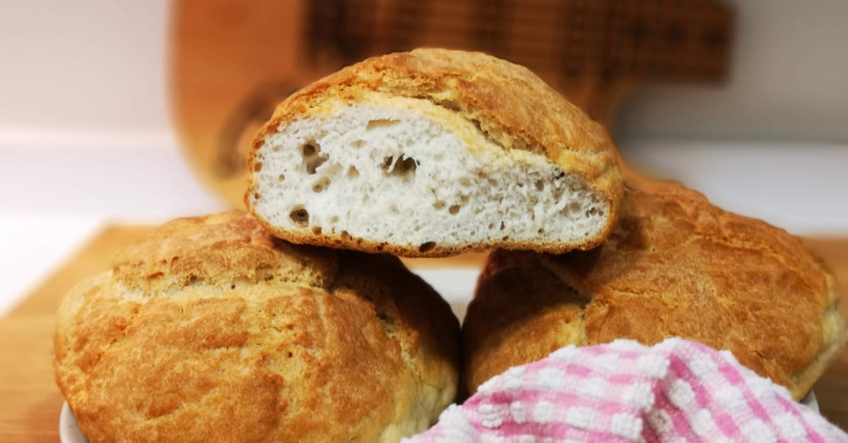 Baking bread with spelt flour, without using a bread pan - Photo Of Breads On Plate