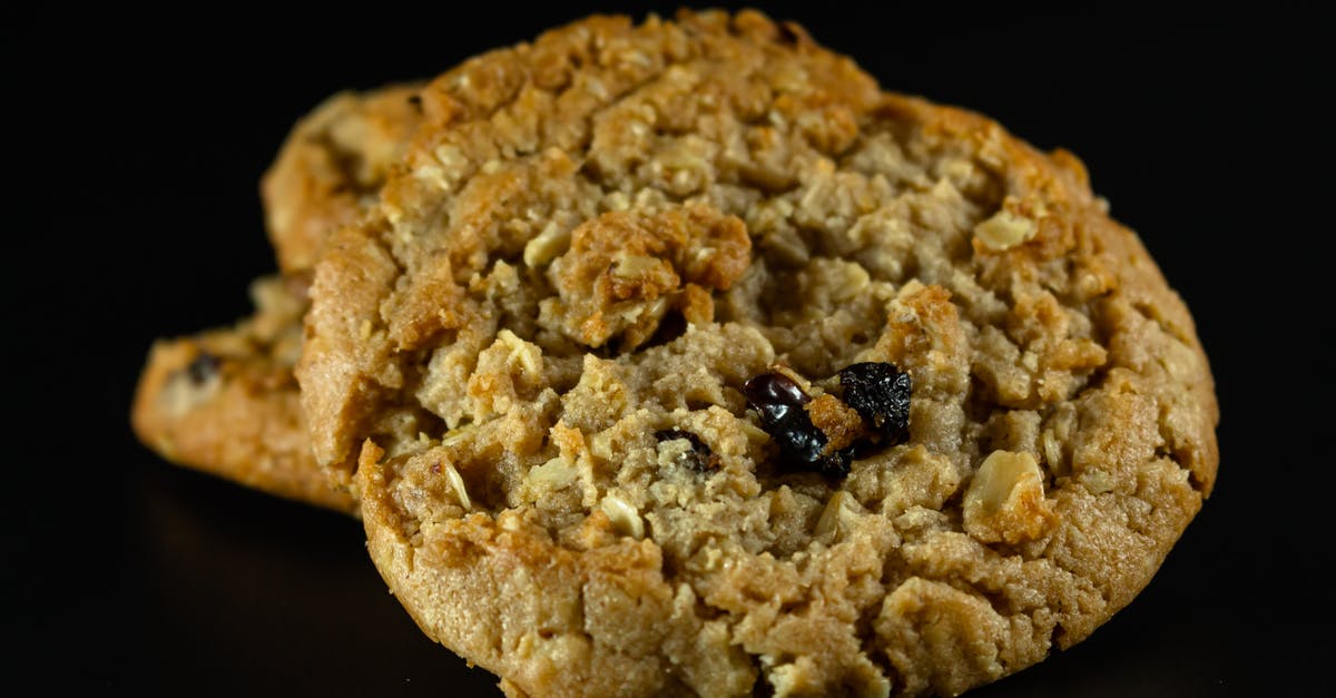 Baking great chewy oatmeal cookies with Quaker Instant Oatmeal Fruit packs - Close-Up Photo of an Oatmeal Cookie with Raisins