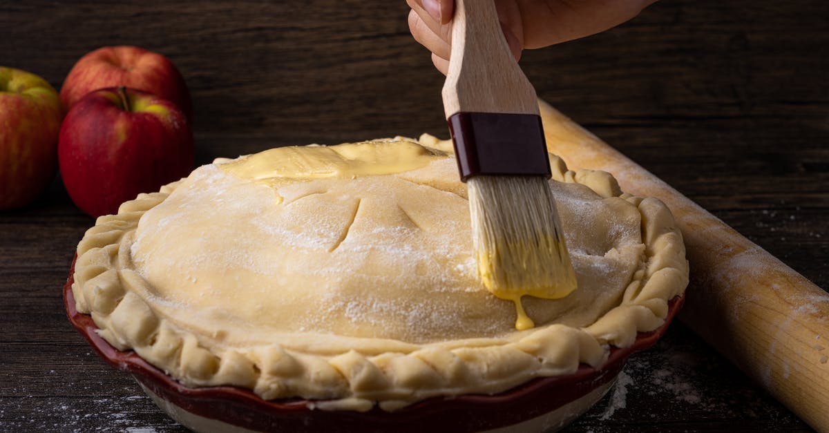 Baking with regular skillet vs. cast iron for apple pie - Brushing Egg Wash on a Pie