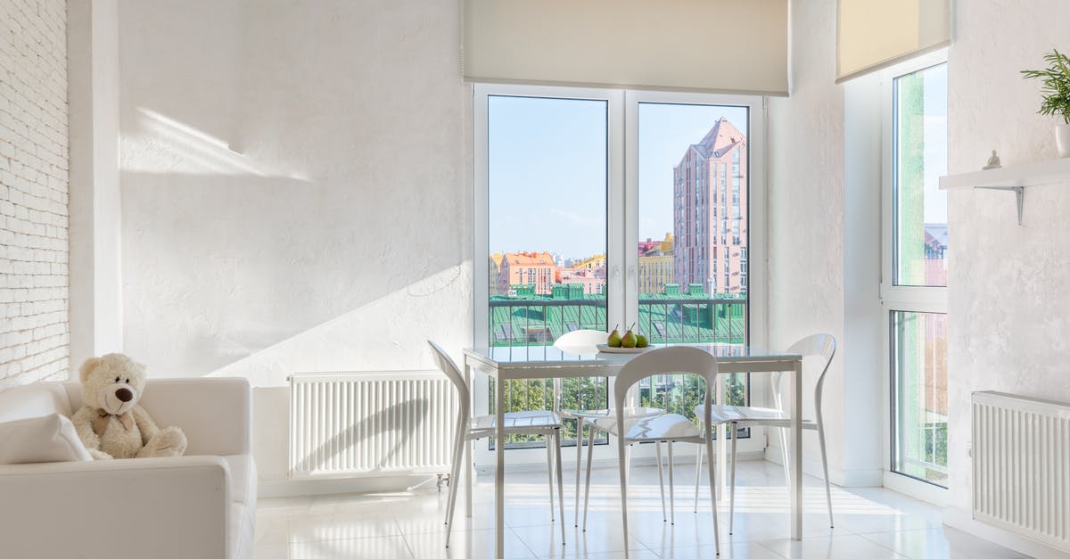 Bear in a crock pot - Interior of light dining room with panoramic balcony doors