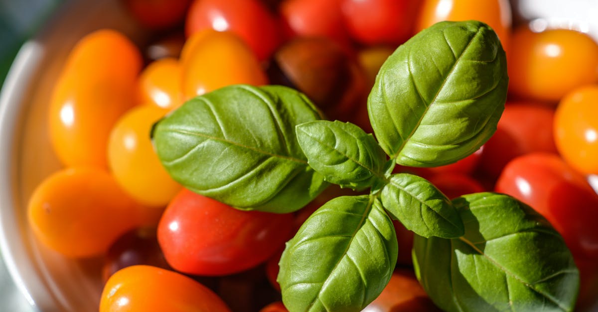 best way to keep fresh basil leaves? [duplicate] - Photo of Assorted-color Tomatoes