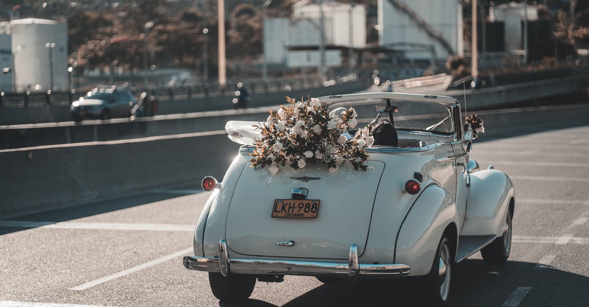 Best way to stabilize wedding cake tiers - Retro wedding cabriolet driving on road