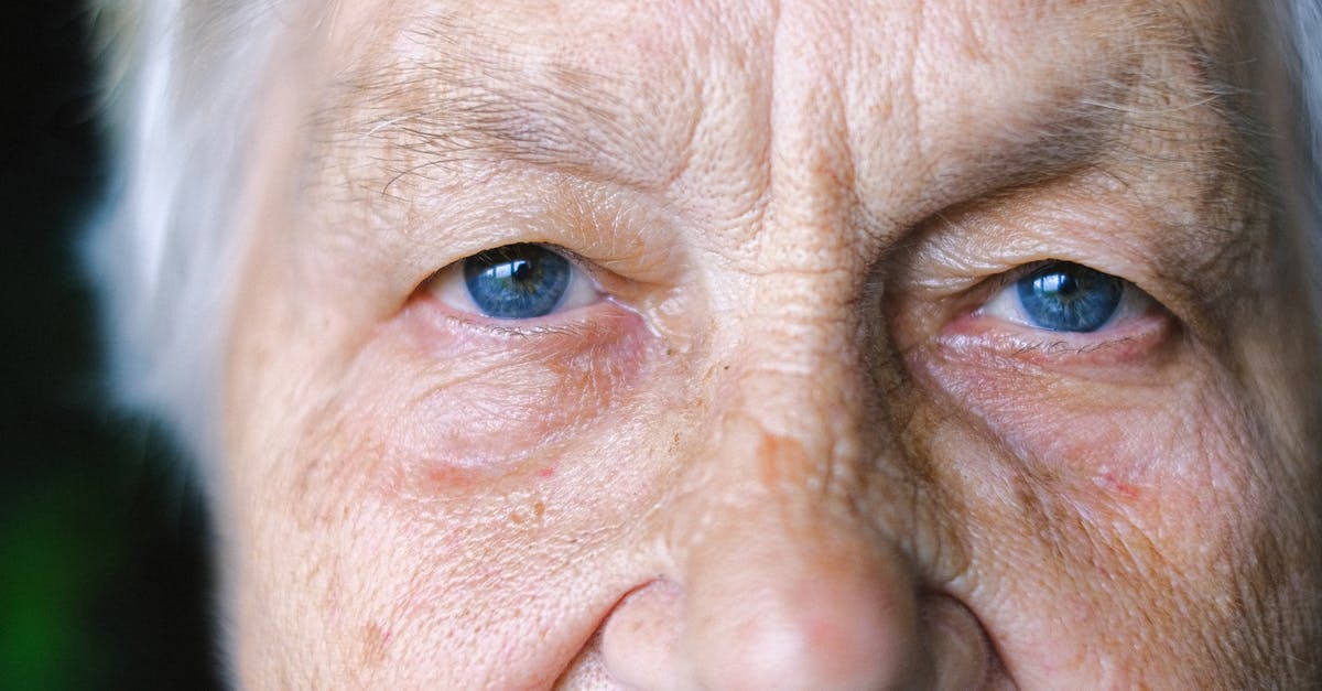 Better kinds of knives for elderly persons? - Crop elderly woman with blue eyes