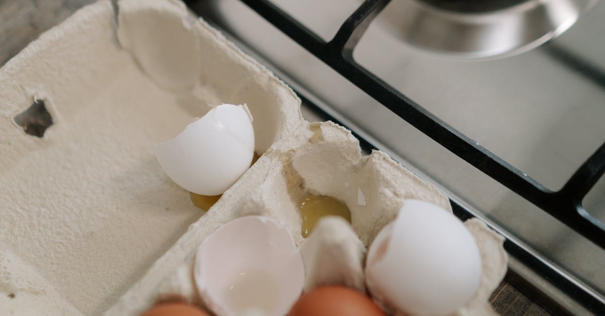 Boiling eggs on an electric or gas stove: why the boiling time difference? - White Egg on White Egg Tray