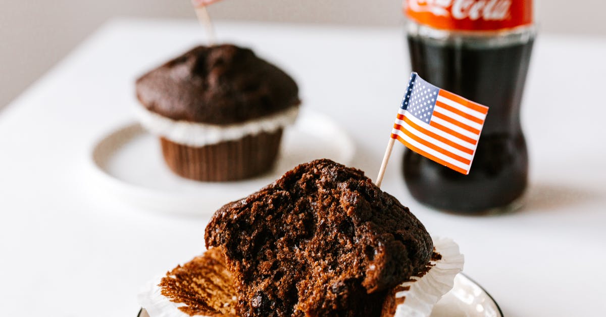 Cake without baking soda - Sweet cakes with toothpick american flags placed on table with soda bottle