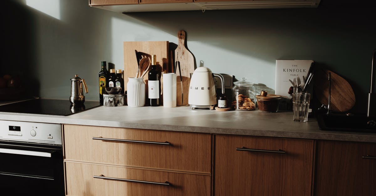 Can I keep mulled wine on the stove for longer - White Electric Kettle on Kitchen Counter