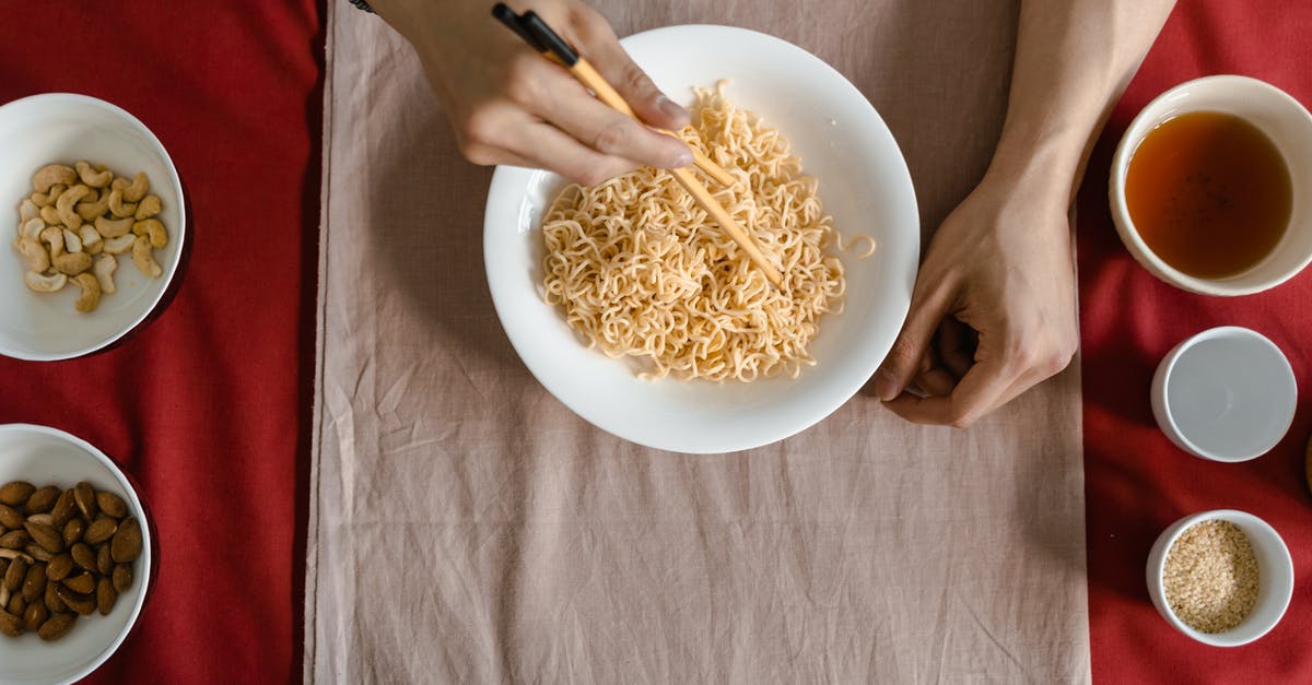 Can I prepare instant noodles in the microwave? - Noodles in a Bowl