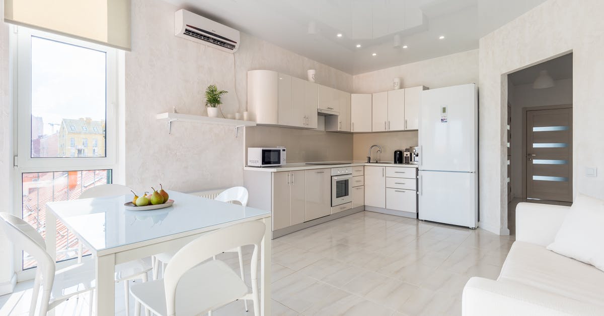 Can microwave safe glass vessels be used in an electric oven? - Interior of spacious light kitchen with dining zone