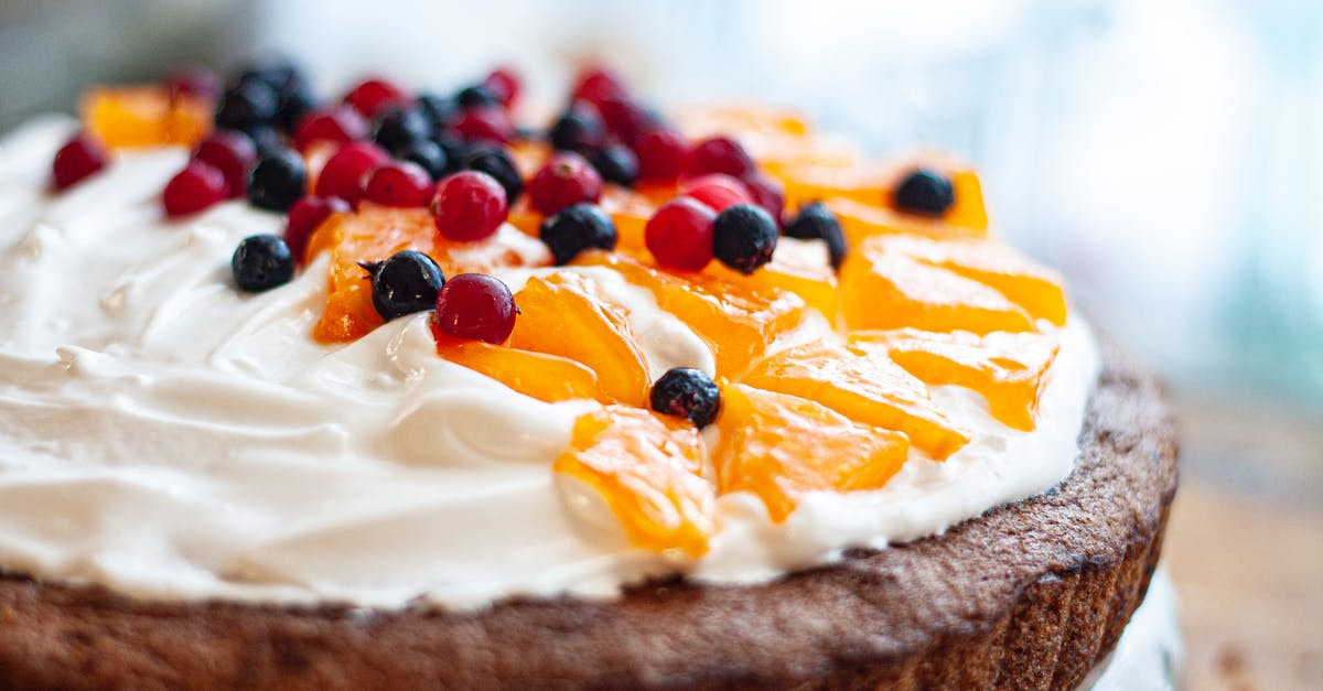 Can one make a pourable custard by baking in an oven? - Cake with Cream and Fresh Fruits