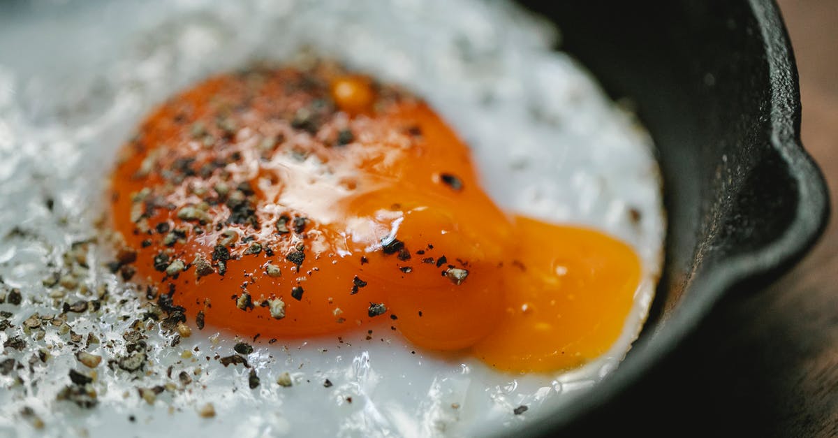 Cast iron pan rusts during seasoning - Fried egg with condiment in frying pan