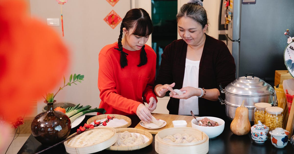 Choosing a chinese cleaver/chukabocho fit for a cooking enthusiast [closed] - A Grandmother Teaching Her Granddaughter How to Make Dumplings