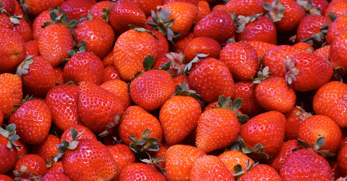 Colour fading strawberry - Red Strawberry Lot