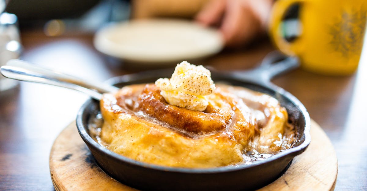 cooldown chemistry of seasoning cast iron with flaxseed - Tasty sweet skillet pie with ice cream at home