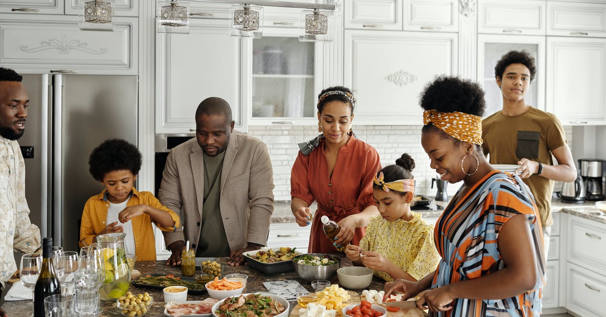 Determining cooking time for ribs in the Texas Crutch - Family Preparing Food in the Kitchen