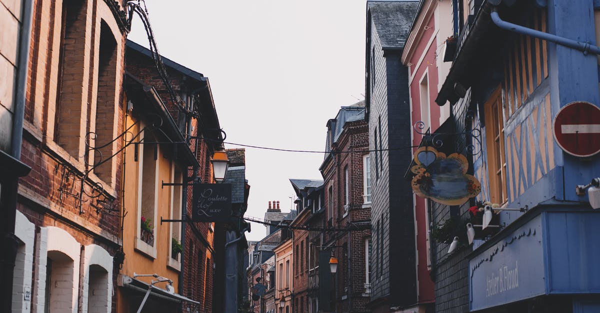 Difference between old fashioned and quick oats? - Narrow alley between typical buildings with colorful facade and brick walls located on street in town against cloudless sky in neighborhood