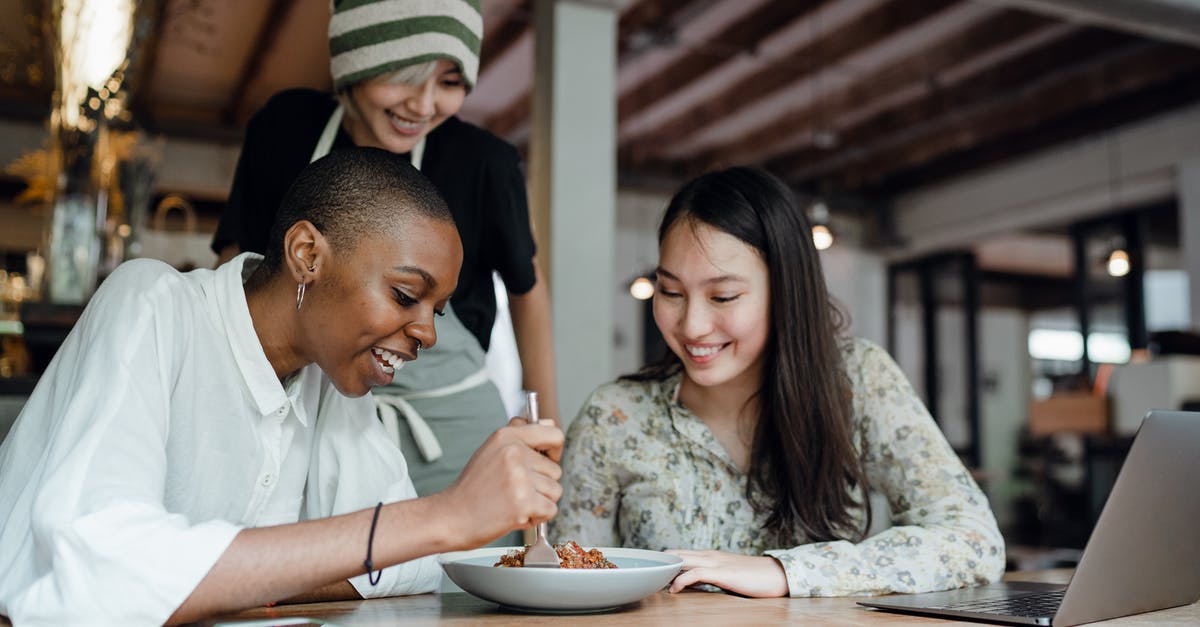 Do chefs use customer feedback to improve dishes? [closed] - Cheerful colleagues tasting food in cafe