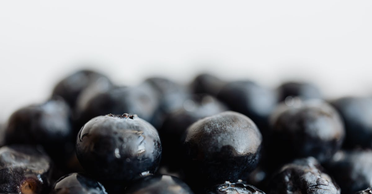 Do cooled-down/chilled toasted black sesame seeds taste nearly raw again? - Closeup bunch of ripe delicious fresh ripe blueberries placed on white surface