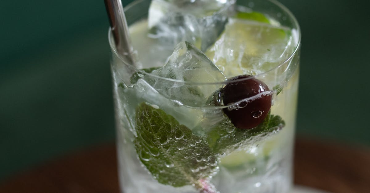 Do I need to rip the leaves off mint? - Clear Drinking Glass With Ice and Straw