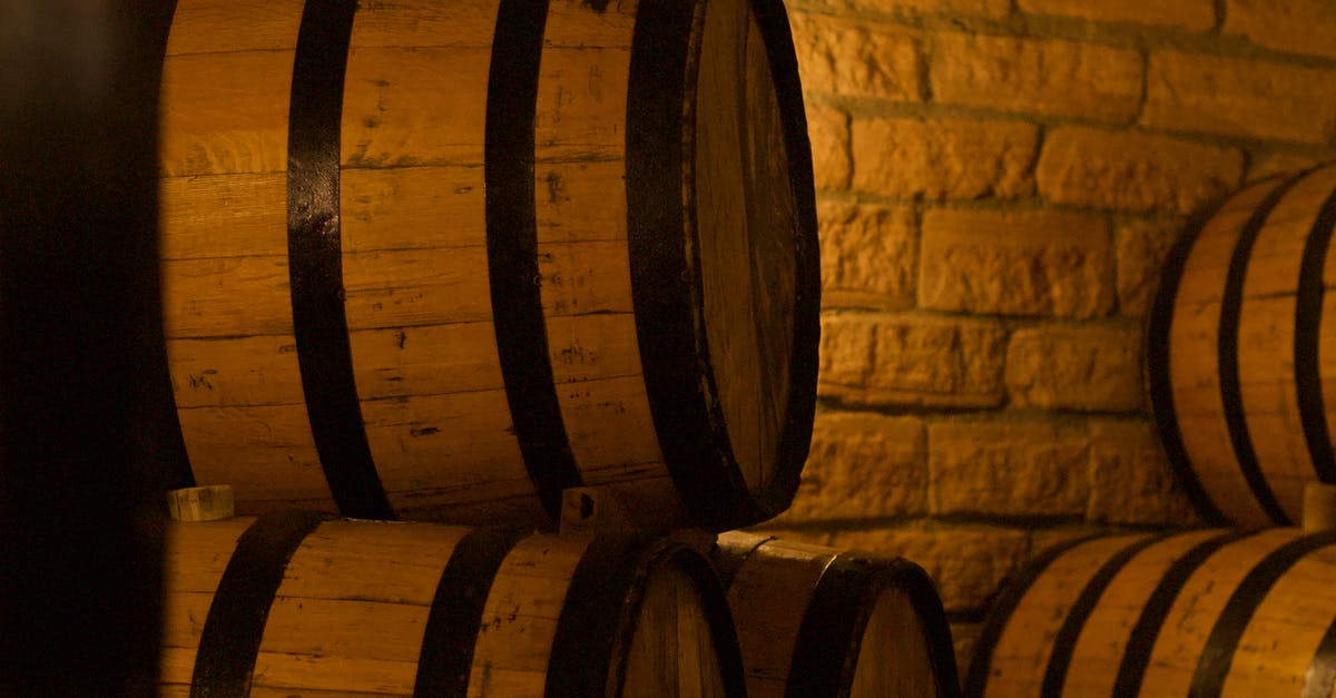 Does oak aged wine contain vanillin? - Stack of wine barrels in cellar