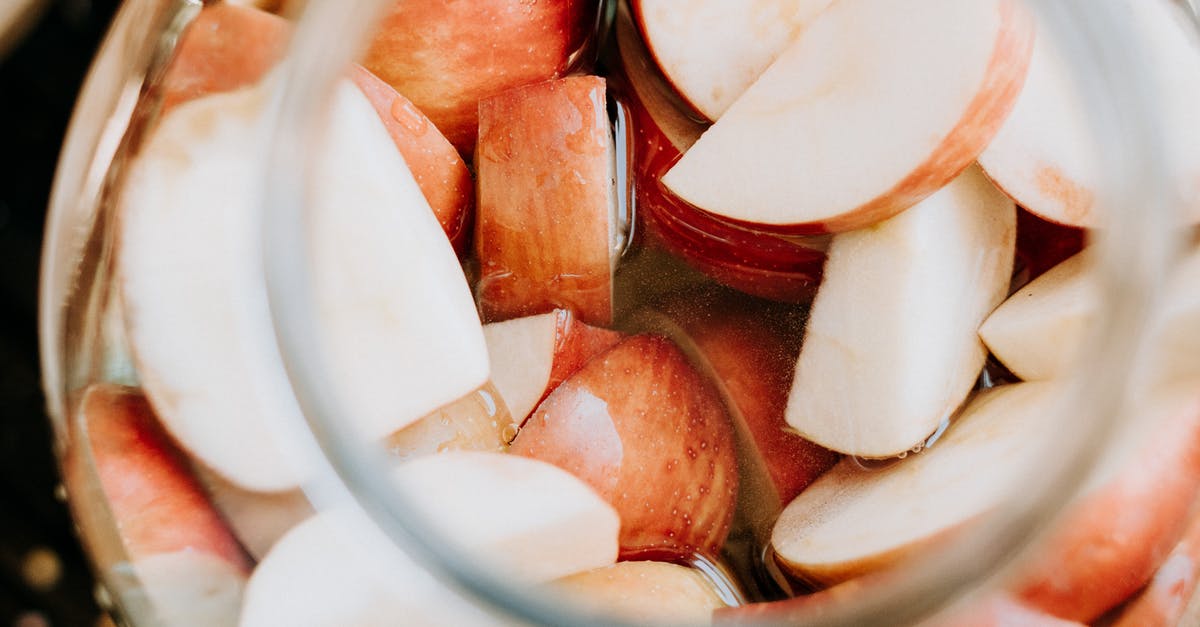 Does red wine vinegar and red vinegar taste same? - Sliced Apple in Clear Glass Jar