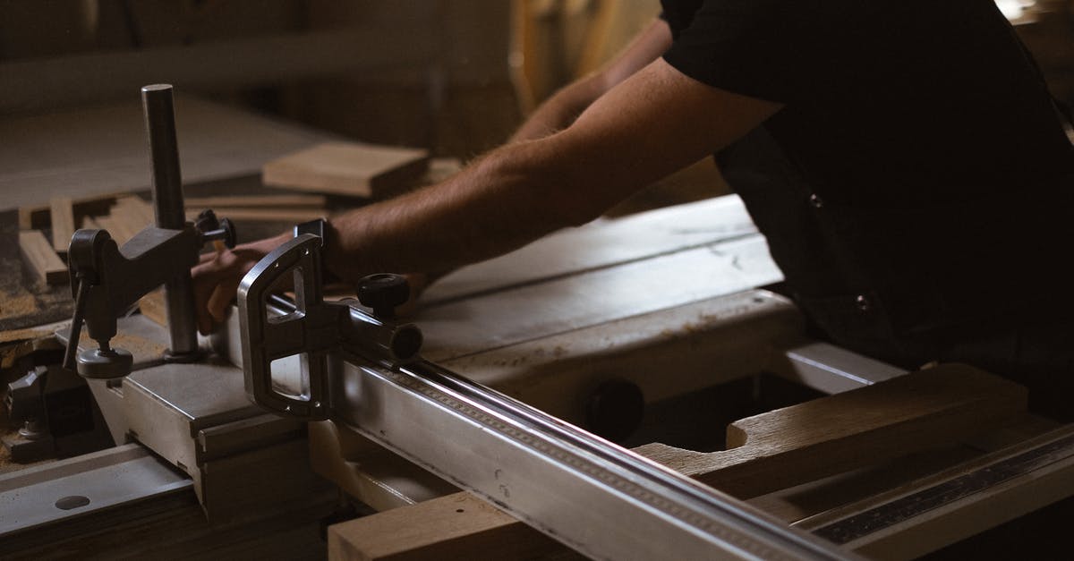 Does the snake method only work on circular grills? - Crop woodworker working at sawbench