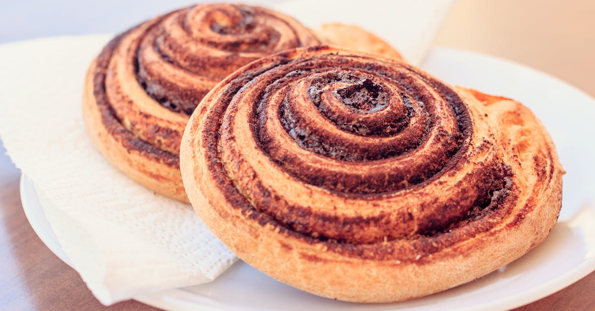 Effect of undutched cocoa on baking - Cinnamon Roll on Plate