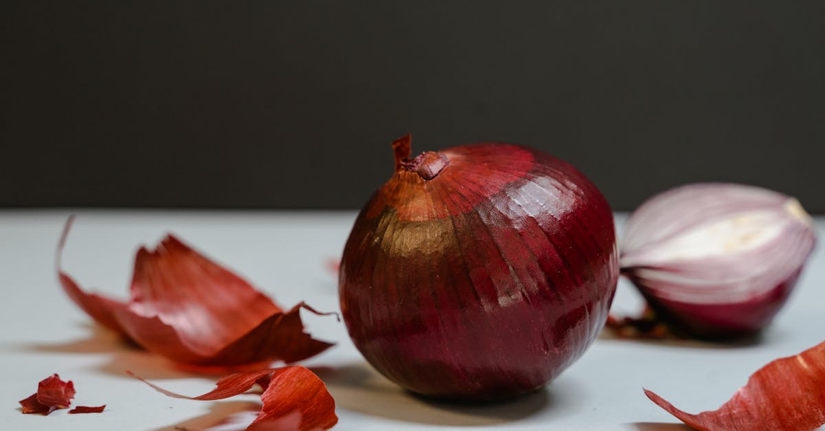 Efficient method to peel onions? [duplicate] - Close-up Shot of Red Onions