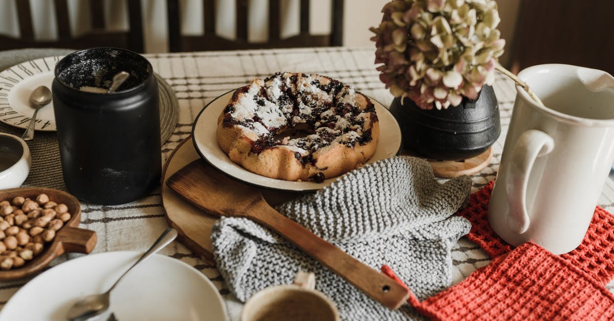 Flavour espresso with vanilla without adding sugar or other sweetener? - Chocolate Cake on White Ceramic Plate