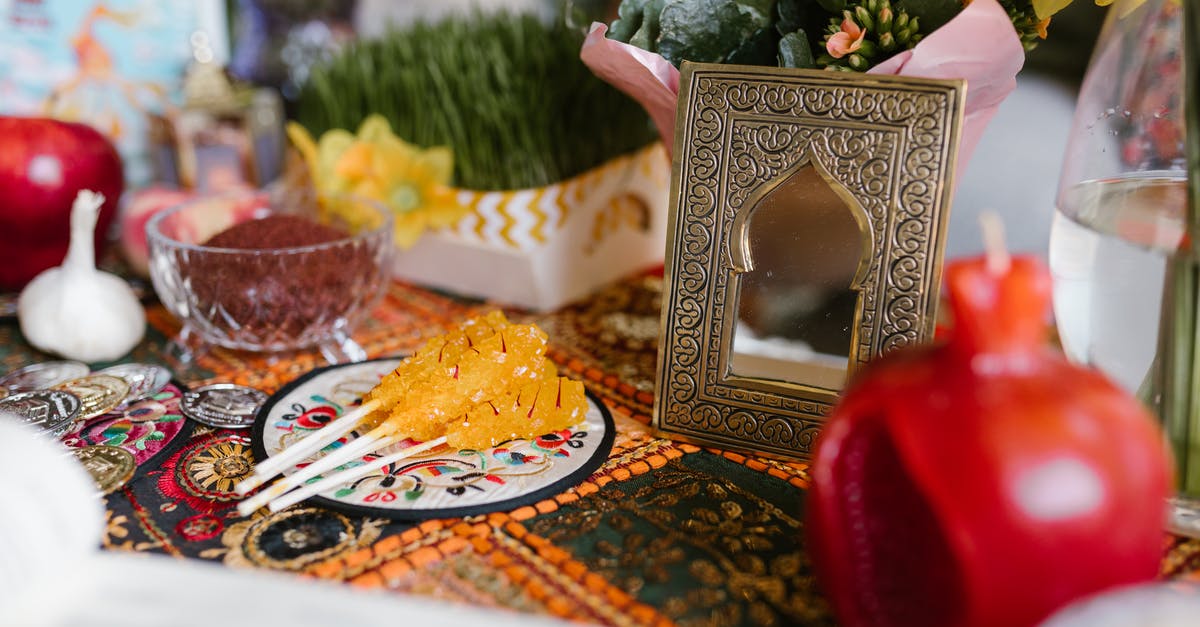 Garlic powder clumps up - Traditional Food on Table