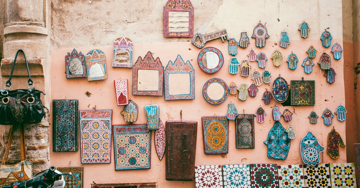Good ways to store brownies? - Traditional oriental decorative souvenirs presented in local market