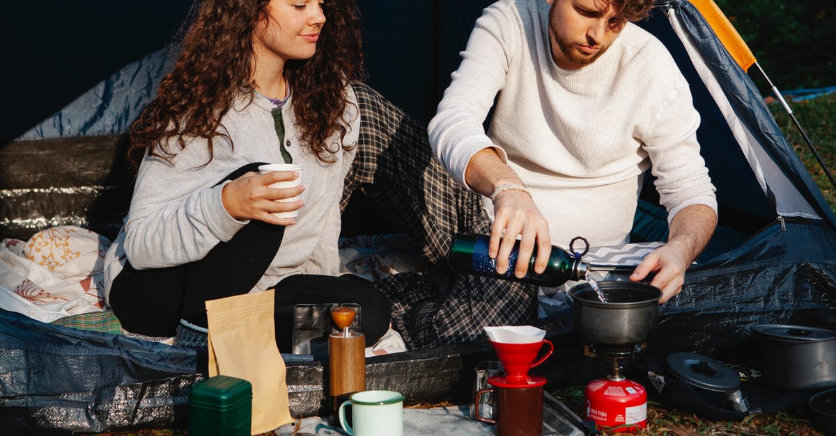 Grind coffee with a blade grinder for a moka pot? - Crop hikers preparing hot drink in campsite