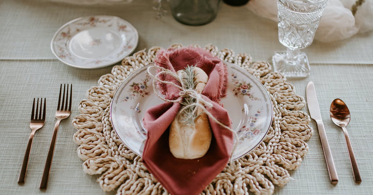 How and when should I use a bread knife? - Elegant plate with bread and napkin served on decorated table