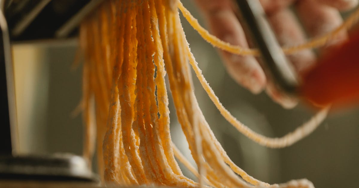 How can I color pasta during cooking or afterwards, preferably using natural coloring? - Crop cook using pasta machine while preparing spaghetti