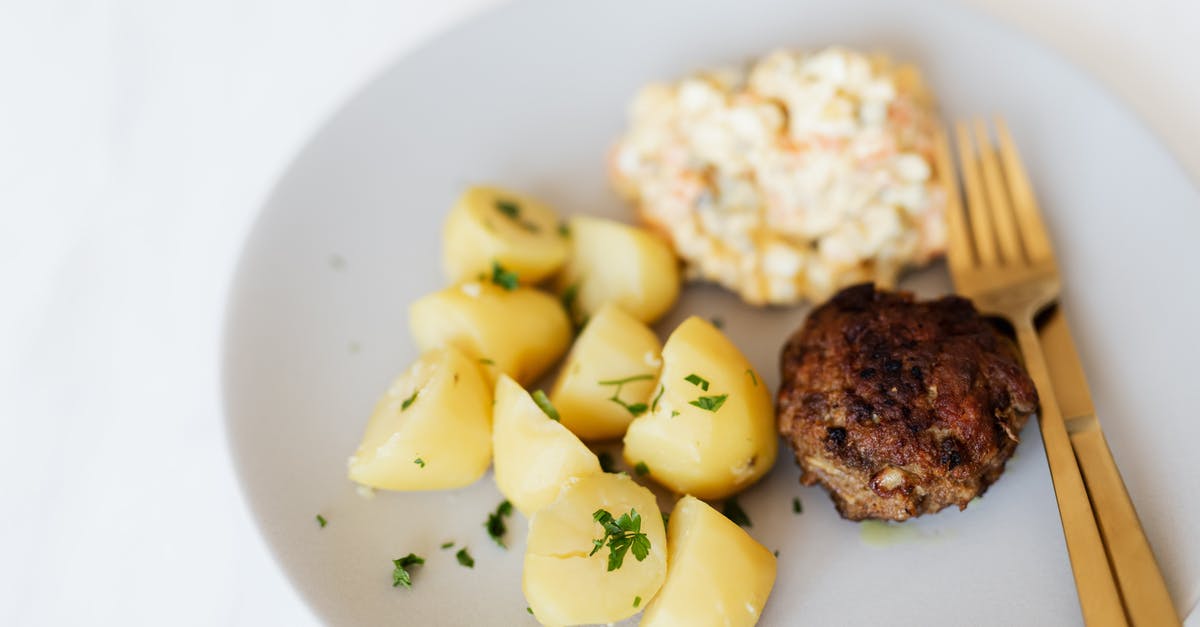 How can I cook the perfect potato for a potato salad? - Fried meat cutlet served with boiled potatoes and salad