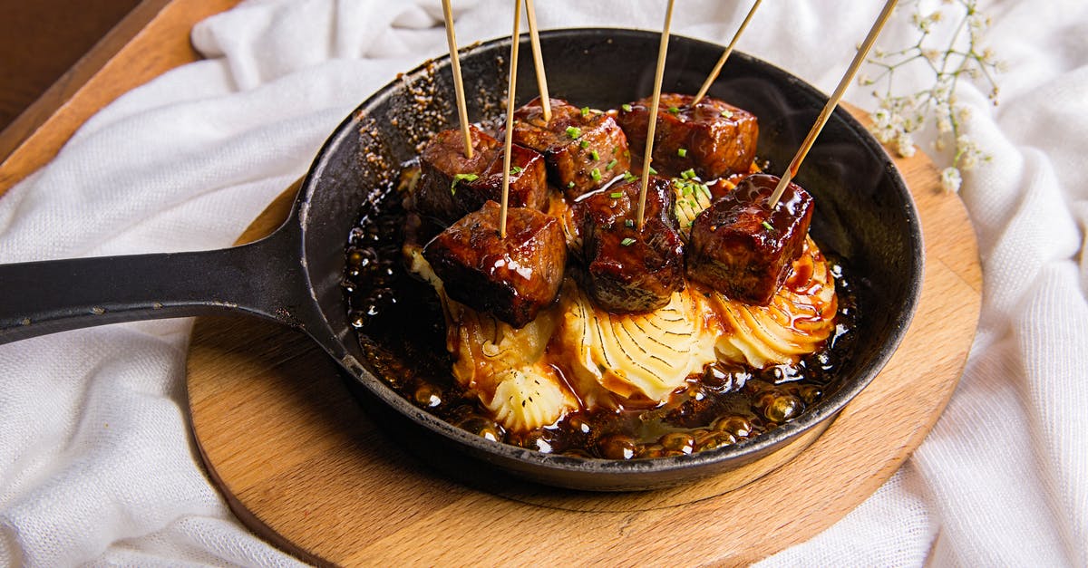 How can I evenly grill a thin steak on a skillet? - Close-Up Photo Of Meat Skewers