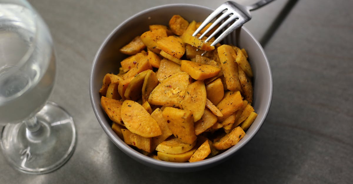 How can I make sweet potato fries soggy? - Homemade fried batata served in bowl with fork