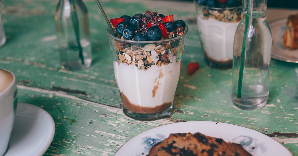 How can I portion out frozen cookie dough? - Portions of appetizing sweet dessert with oatmeal and berries in glasses on shabby wooden table