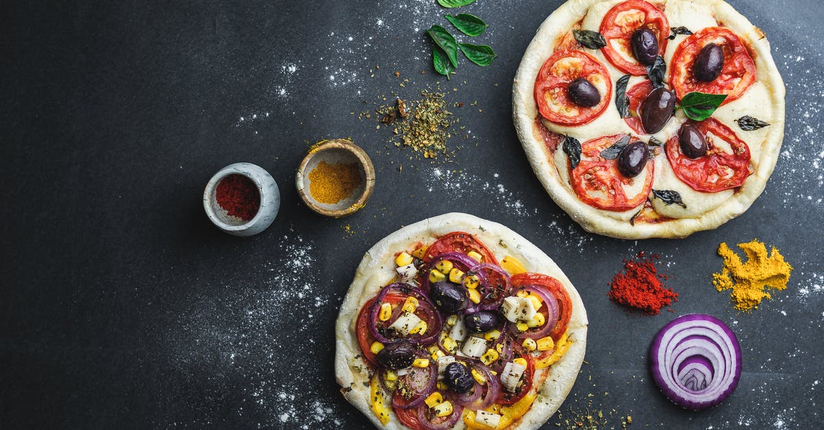 How can I use corn meal more efficiently when making pizzas? - Pizza with vegetables surrounded with flour and condiment