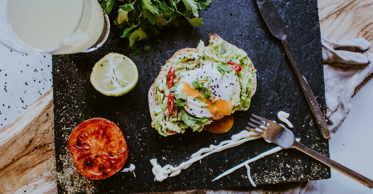 How do commercial sauce companies remove seeds from tomatoes? - Yummy brunch with bruschetta and refreshing drink in cafeteria