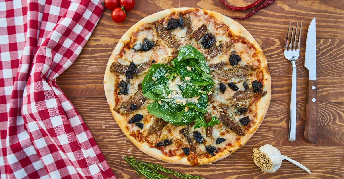 How do commercial sauce makers have such red tomato paste? - Close-up Photography of Pizza