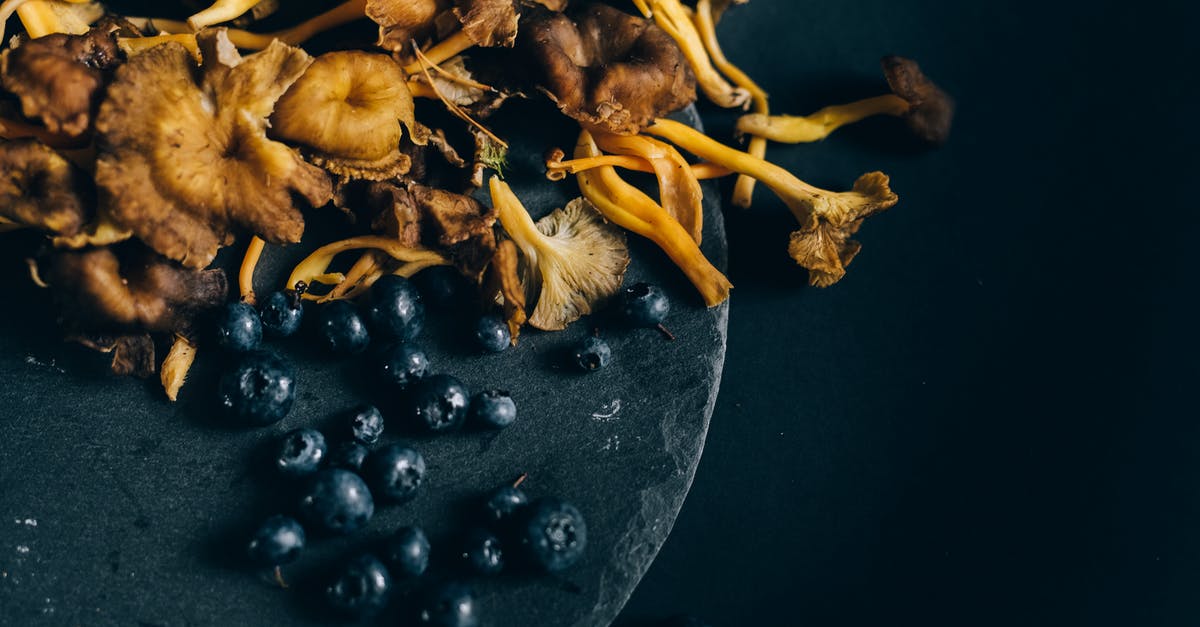 How do I make dried blueberries? - Blueberries and Mushrooms on Black Round Surface