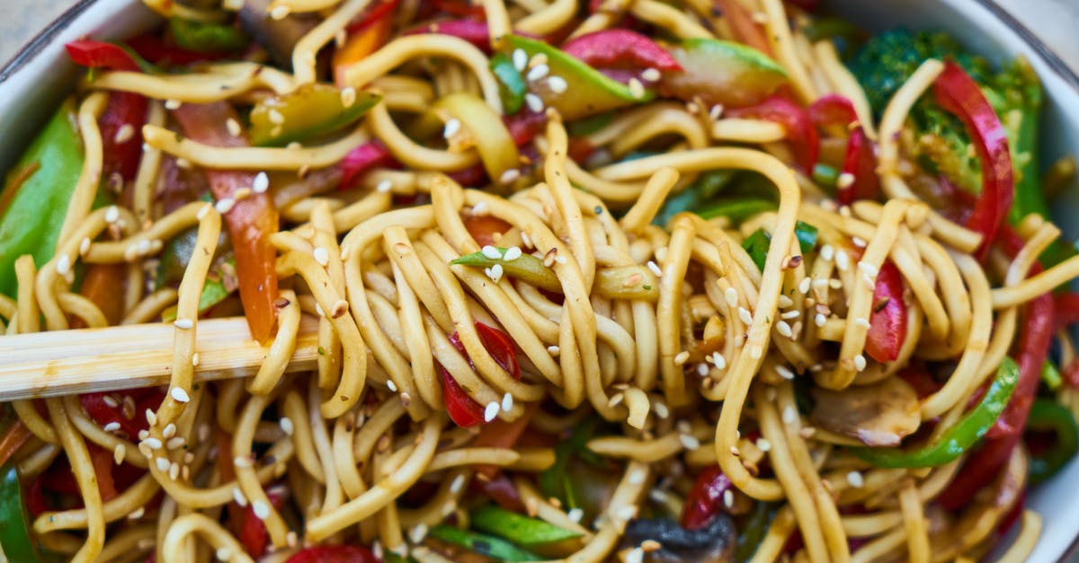 How do you store cooked pasta without losing the bite? - Close-Up Photo of Cooked Pasta