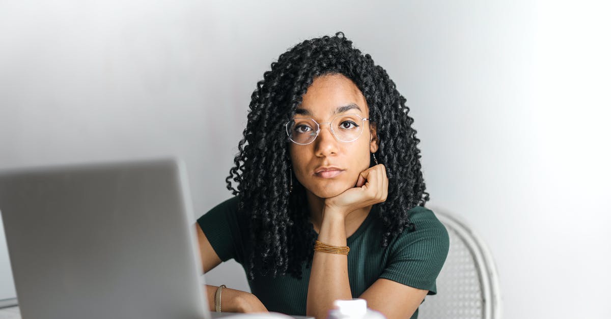 How do you use the gizmo for Café Sua Da? - Serious ethnic young woman using laptop at home