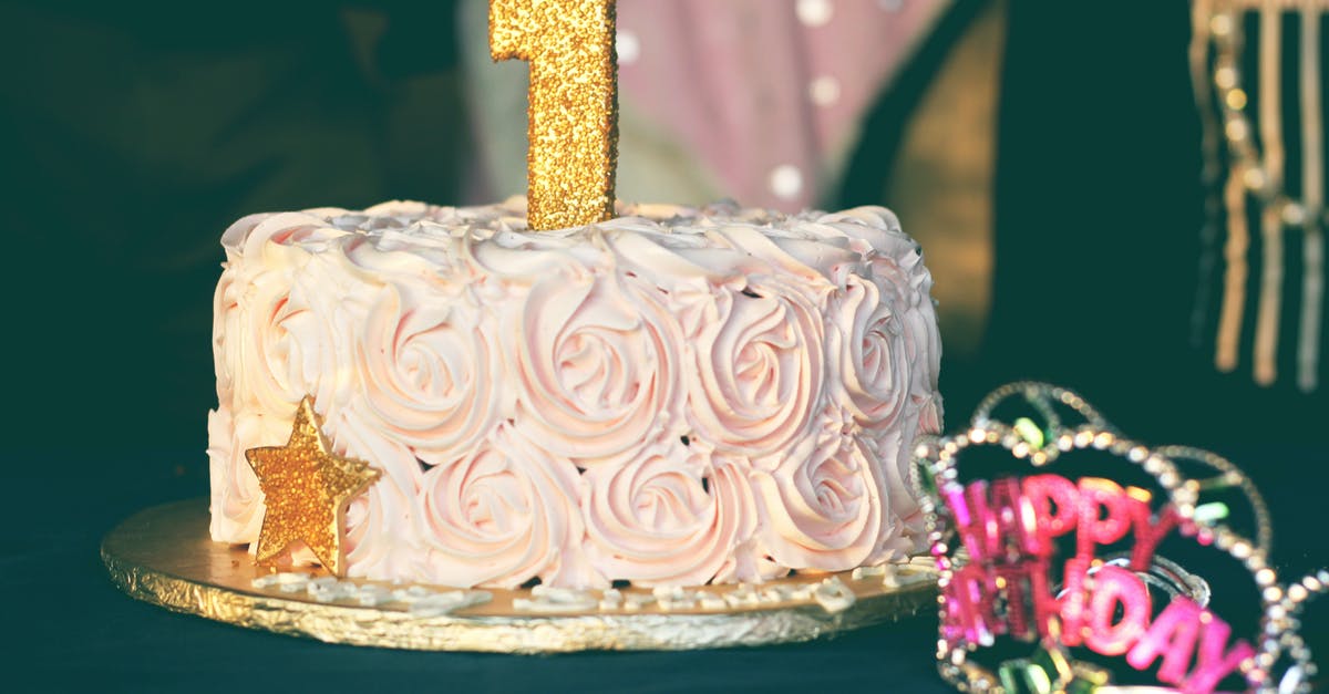 How does one go about marking food in an oven? - Close-up Photography of Pink Birthday Cake