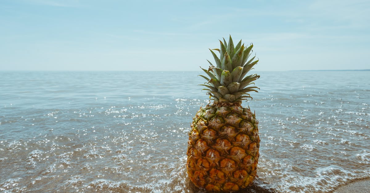 How does pineapple react with water? - Pine Apple on Beach