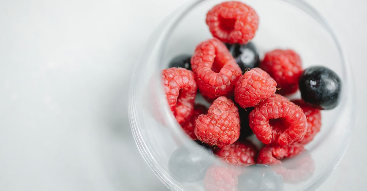 How many cups of batter does a cake mix make? - Tasty sweet berries in glass cup