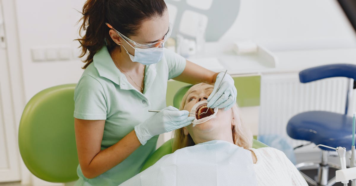 How to avoid the rhubarb teeth effect? - Dentist Curing Patient Teeth in Clinic