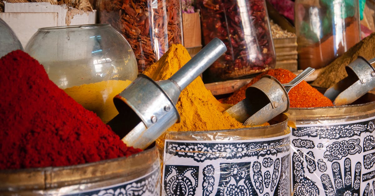 How to contain the smell of truffle spice? - Assorted aromatic condiments in traditional bazaar